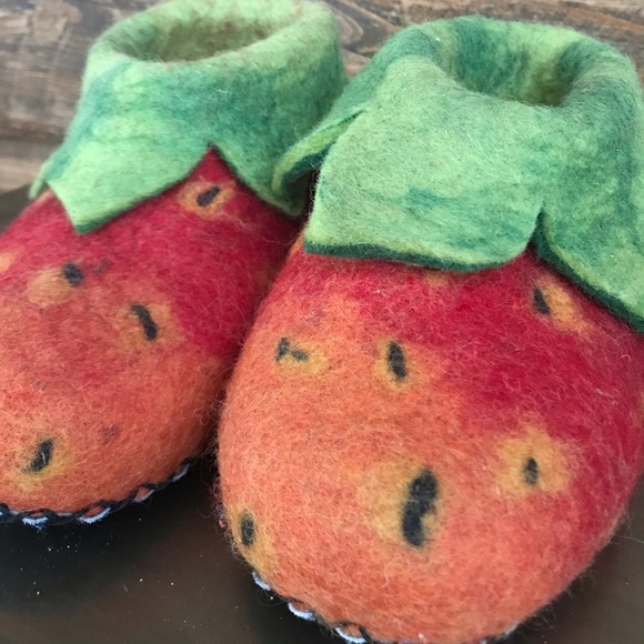 100% wool handmade kid strawberry slippers 12-12.5 - Picture 3 of 7